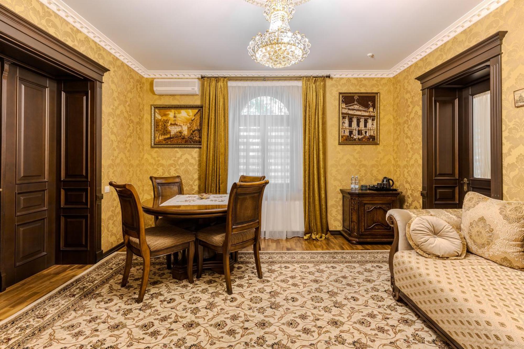Luxury Boutique Andreevskiy Lviv Exterior photo