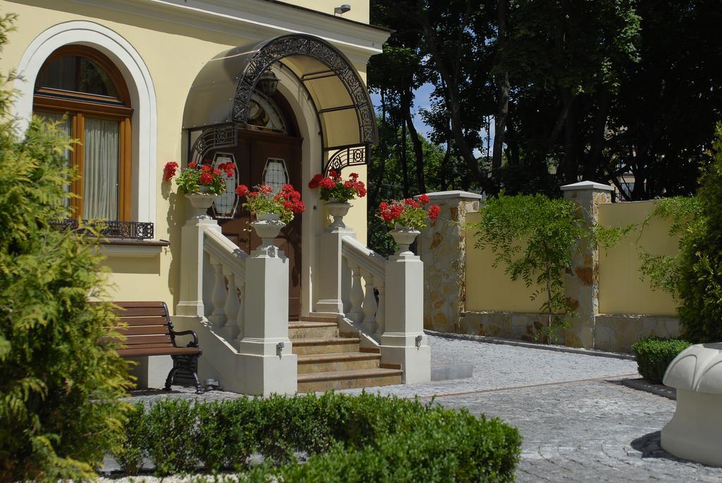 Luxury Boutique Andreevskiy Lviv Exterior photo